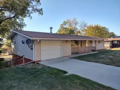 717 N 1st St, Missouri Valley, IA 51555