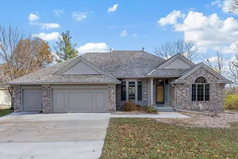 209 Norwood Dr, Council Bluffs, IA 51503