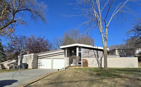 209 Skyline Dr, Council Bluffs, IA 51503