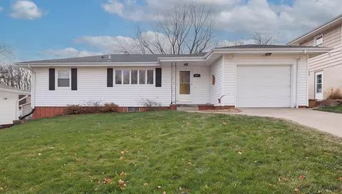 217 Zenith Dr, Council Bluffs, IA 51503