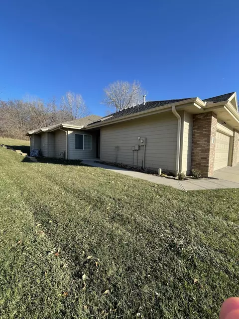101 Greenview Cir, Council Bluffs, IA 51503