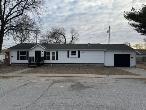 1317 Hiatt St, Carter Lake, IA 51510