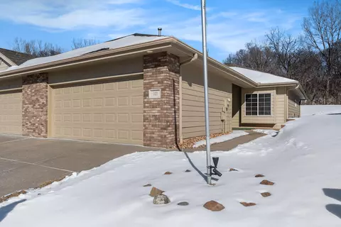 103 Greenview Cir, Council Bluffs, IA 51503