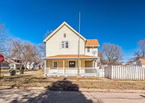 3901 42nd St, Sioux City, IA 51108