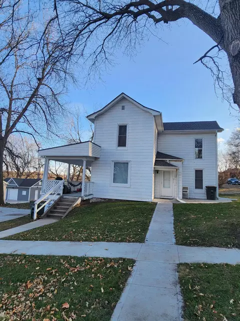 611 1st St, Glenwood, IA 51534