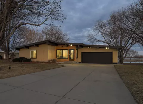 11 Westlake Village St, Council Bluffs, IA 51501