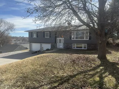 907 Townsend St, Glenwood, IA 51534