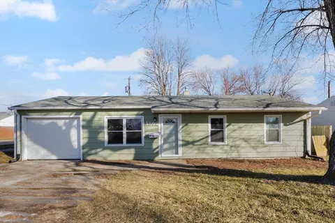 1302 Lindwood Dr, Carter Lake, IA 51510