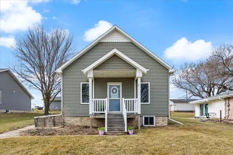711 4th St, Neola, IA 51559