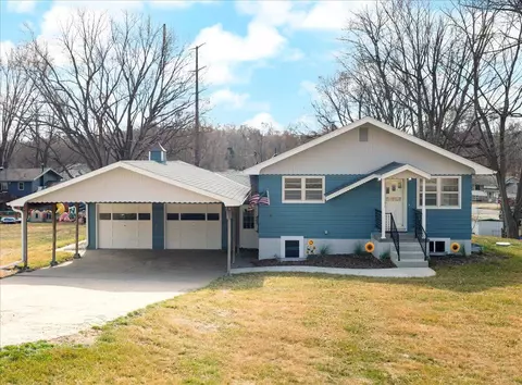 21851 Chestnut Rd, Council Bluffs, IA 51503