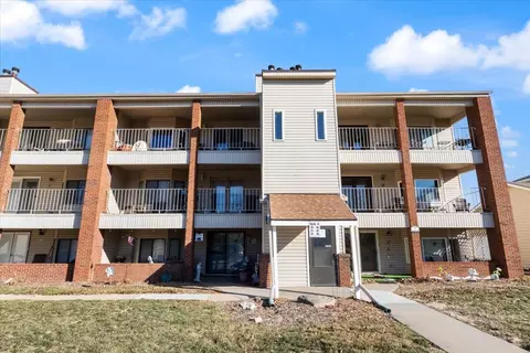35 Lakeshore Ct, Council Bluffs, IA 51501