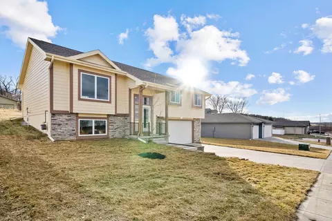 1316 Silver Lane Ln, Crescent, IA 51526