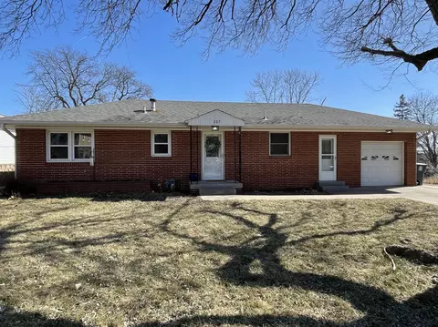 207 Pickardy Ln, Council Bluffs, IA 51503