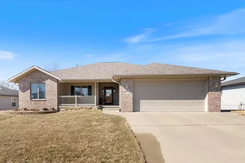 108 Sunset Dr, Underwood, IA 51576