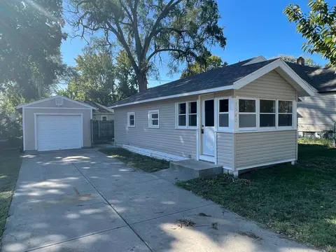 1547 Walker St, Carter Lake, IA 51510