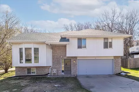 720 Mckenzie Ave, Council Bluffs, IA 51503