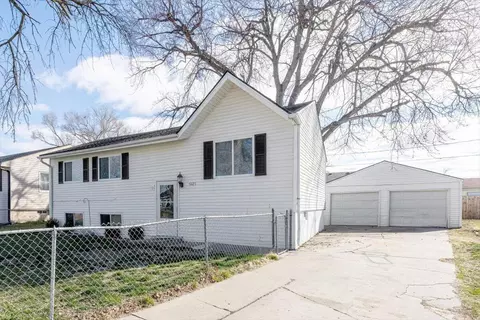 4025 Wakeman Dr, Council Bluffs, IA 51501