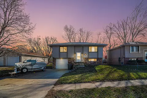 2811 S 13th St, Council Bluffs, IA 51501