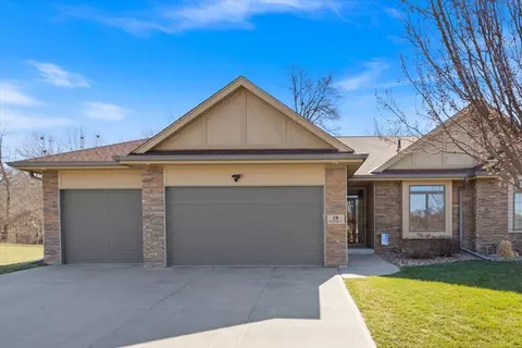 19 Kingsridge Dr N, Council Bluffs, IA 51503