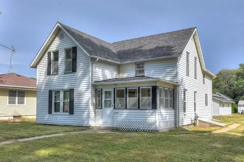 204 Ely St, Woodbine, IA 51579