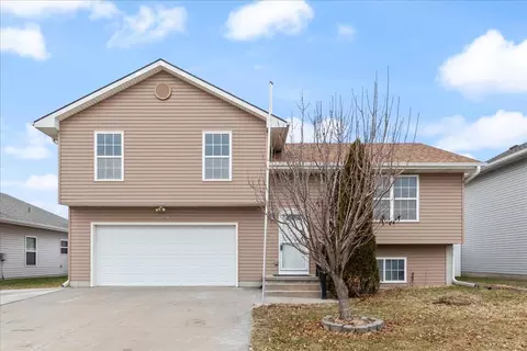 5714 Merlin Ln, Council Bluffs, IA 51501