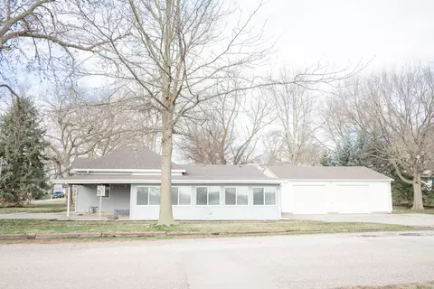 Exterior - 116 E Lyon St, Avoca, IA 51521 photo 2 of 7