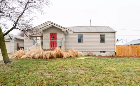 1406 Redick Blvd, Carter Lake, IA 51510