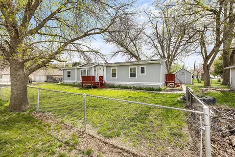109 W Tremont St, Crescent, IA 51526