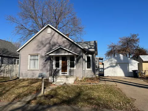818 E Ave E, Council Bluffs, IA 51503