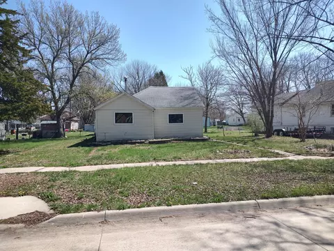 607 12th St, Onawa, IA 51040