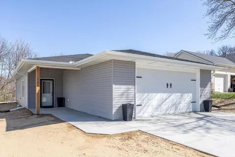 80 Opal Dr, Council Bluffs, IA 51503