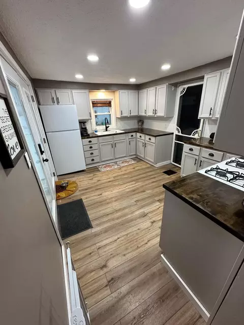 109 E 5th St, Logan, IA 51546 photo 3