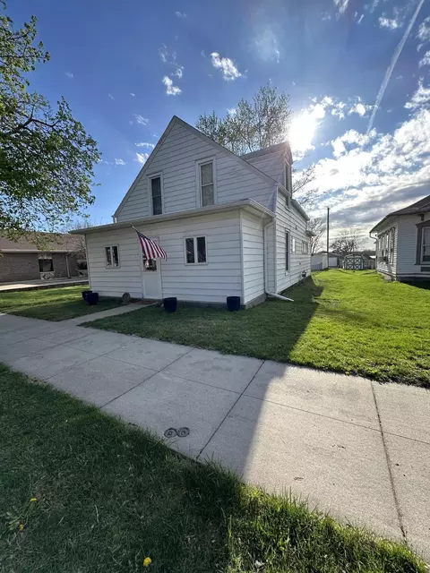 210 N Elm St, Avoca, IA 51521