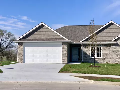70 Patrick Cir, Council Bluffs, IA 51503