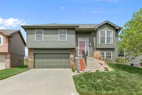4914 Cedarbrook Dr, Council Bluffs, IA 51503
