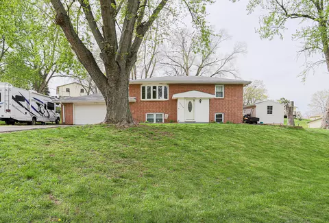 15168 Pinehurst Dr, Council Bluffs, IA 51503