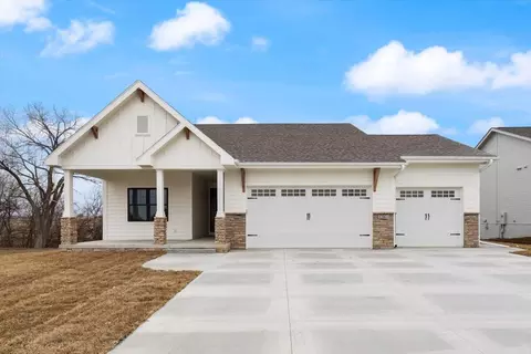 5360 W Ardmore St, Council Bluffs, IA 51503
