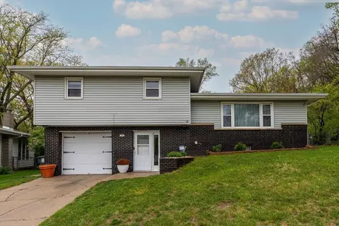 26 Circle Dr, Council Bluffs, IA 51503