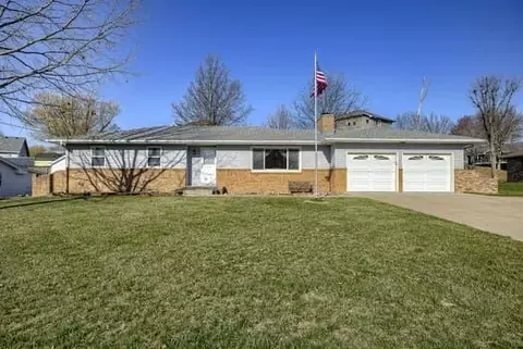 110 Charles Dr, Underwood, IA 51576