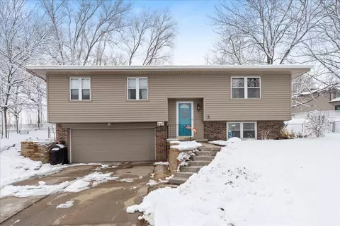 207 Meadow Dr, Treynor, IA 51575