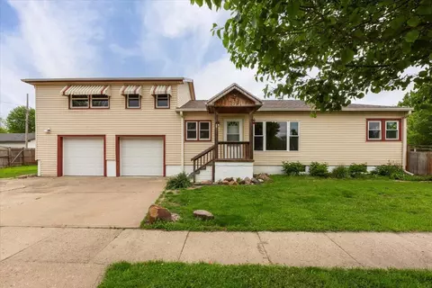 719 S 32 St, Council Bluffs, IA 51501