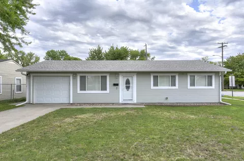 1301 Mayper Dr, Carter Lake, IA 51510