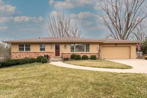 304 Cloverdale Dr, Council Bluffs, IA 51503