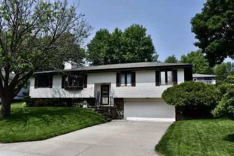 108 Maple Dr, Treynor, IA 51575