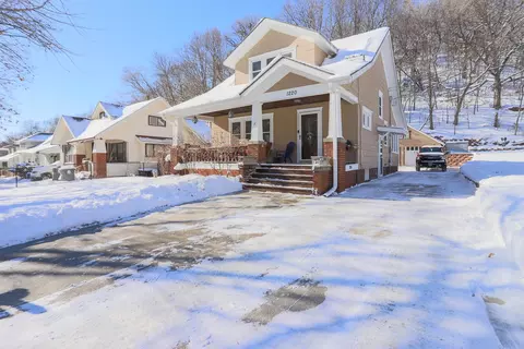 1220 Fairmount Ave, Council Bluffs, IA 51503