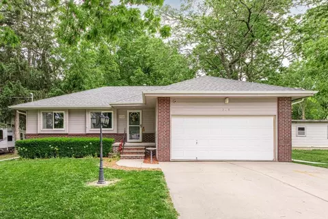 324 Fleming Ave, Council Bluffs, IA 51503