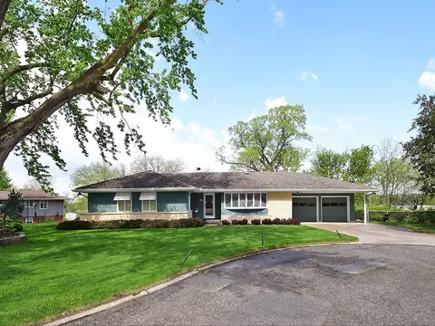 70 Kenmore Cir, Council Bluffs, IA 51503