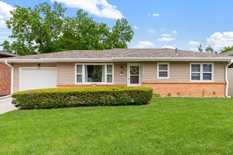 105 Zenith Dr, Council Bluffs, IA 51503