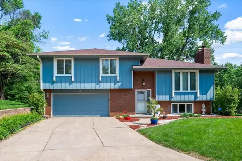 217 Upland Dr, Council Bluffs, IA 51503
