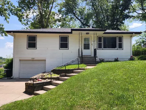909 Arnold St, Glenwood, IA 51534